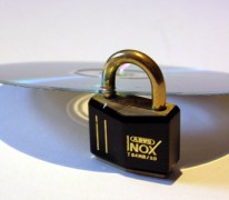 ¿Son realmente ilegales los cracks? Reflexión sobre la protección jurí­dica de los DRMs